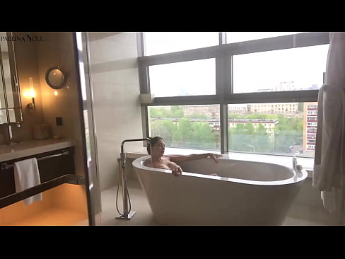 ❤️ 巨大的宝贝 激情地在浴室里撸起了她的阴部 ❌ Super sex❌❤